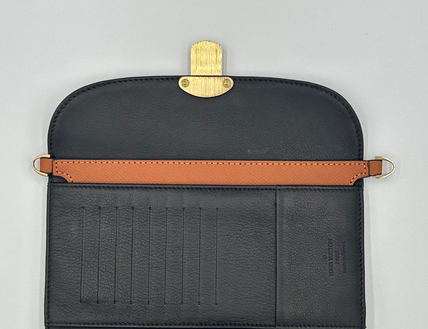 Wallet on a chain insert