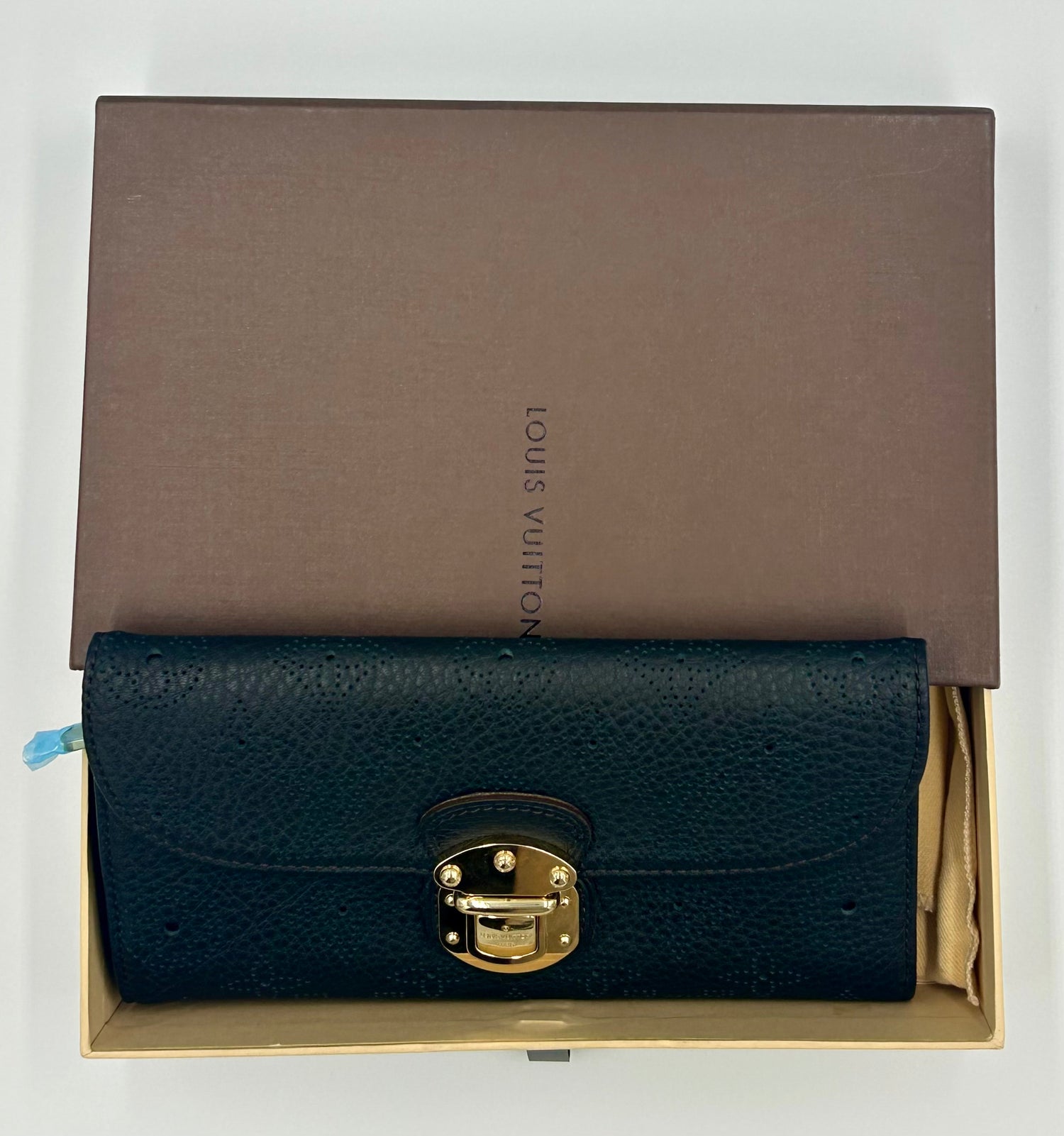 Louis Vuitton Black Mahina Leather Amelia Wallet with Push Lock Closure