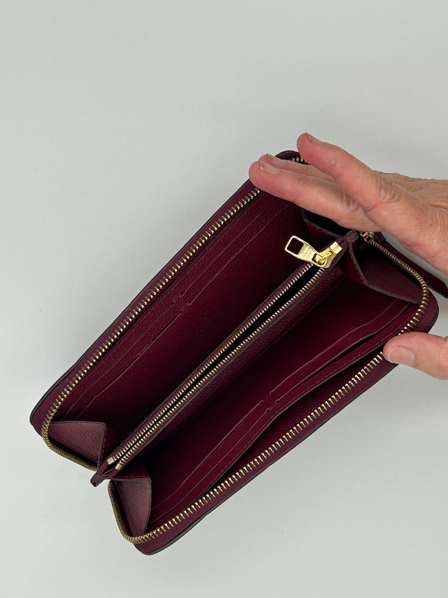 Louis Vuitton zippy wallet